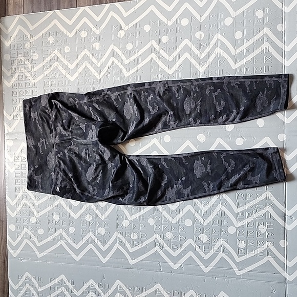 Camouflage Fabletics Powehold Leggings - Picture 3 of 3